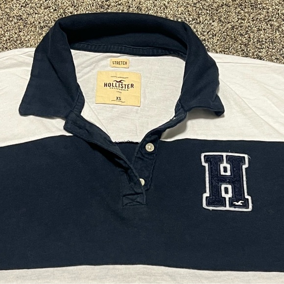 Hollister cropped half button up shirt stretchy super soft with an embroidery H - Picture 2 of 6